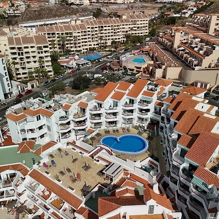 Modern Apartment, Heated Pool & 2 Terraces Lägenhet