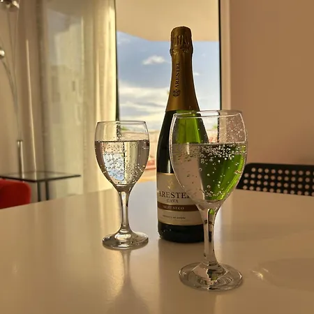 Modern Apartment, Heated Pool & 2 Terraces Appartement *