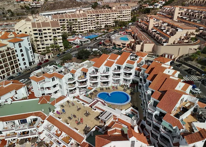 Modern Apartment, Heated Pool & 2 Terraces Apartmán